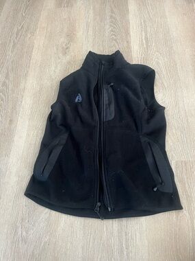 Women's Black Fleece Vest with Zip Pockets
